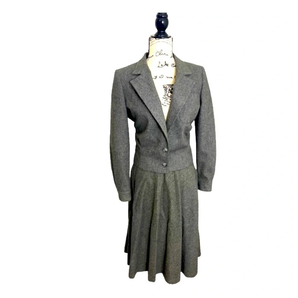 Jones New York Vintage‎ Chic Aline Skirt and Jacket Gray
